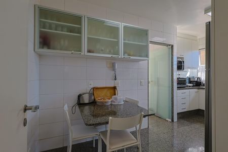 Apartamento à venda com 170m², 4 quartos e 3 vagasCozinha