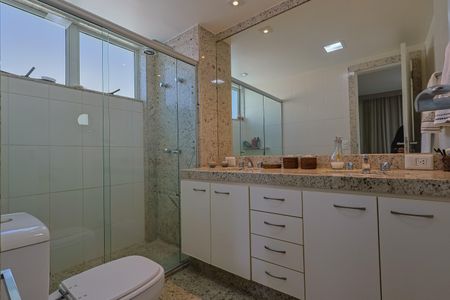 Apartamento à venda com 170m², 4 quartos e 3 vagasBanheiro da Suíte 1