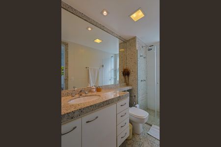 Apartamento à venda com 170m², 4 quartos e 3 vagasBanheiro da Suíte 2