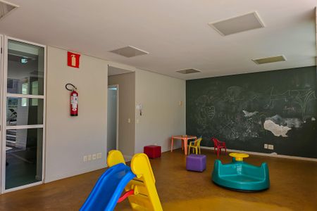 Apartamento à venda com 170m², 4 quartos e 3 vagasÁrea comum - Playground