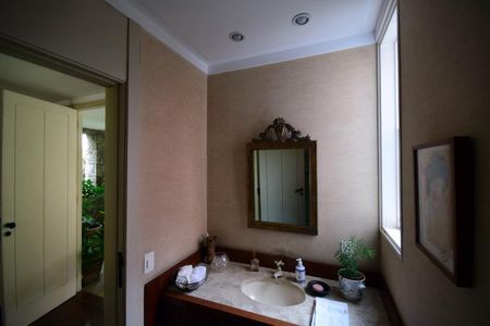 Casa de condomínio à venda com 650m², 4 quartos e 4 vagasLavabo