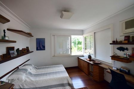 Casa de condomínio à venda com 650m², 4 quartos e 4 vagasSuíte 2