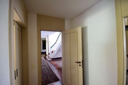 Casa de condomínio à venda com 650m², 4 quartos e 4 vagasCorredor