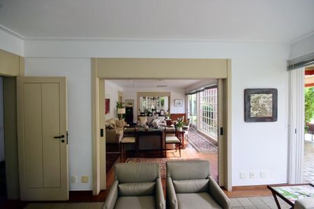 Casa de condomínio à venda com 650m², 4 quartos e 4 vagasSala