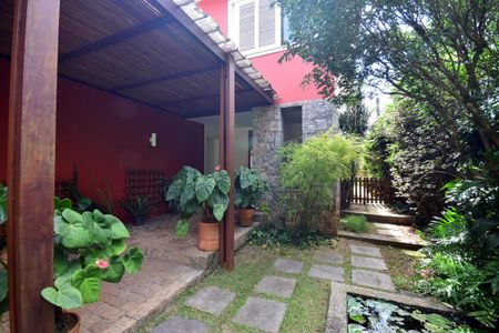 Casa de condomínio à venda com 650m², 4 quartos e 4 vagasEntrada