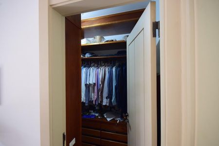 Casa de condomínio à venda com 650m², 4 quartos e 4 vagasCloset Suíte Principal