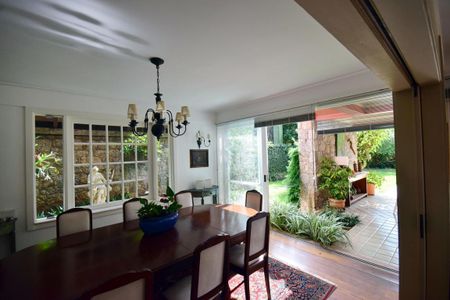 Casa de condomínio à venda com 650m², 4 quartos e 4 vagasSala