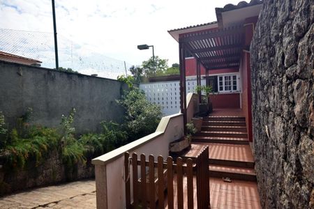 Casa de condomínio à venda com 650m², 4 quartos e 4 vagasCorredor lateral