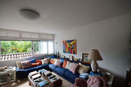 Casa de condomínio à venda com 650m², 4 quartos e 4 vagasCobertura /Sala