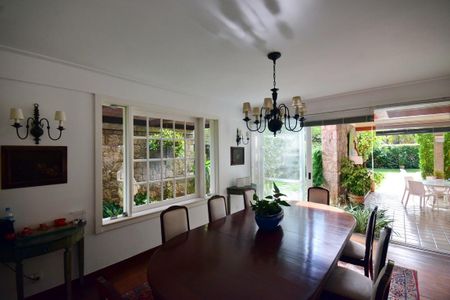 Casa de condomínio à venda com 650m², 4 quartos e 4 vagasSala