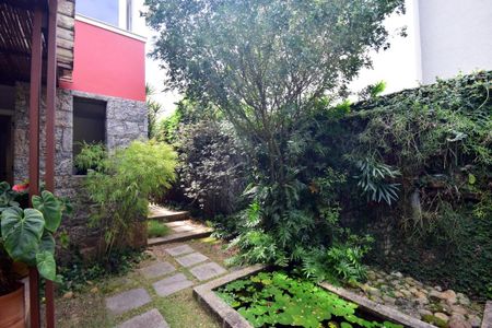 Casa de condomínio à venda com 650m², 4 quartos e 4 vagasEntrada