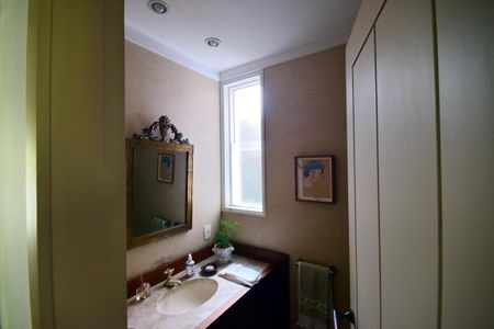 Casa de condomínio à venda com 650m², 4 quartos e 4 vagasLavabo