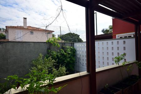 Casa de condomínio à venda com 650m², 4 quartos e 4 vagasCorredor lateral