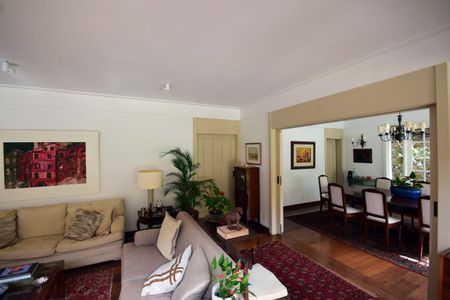 Casa de condomínio à venda com 650m², 4 quartos e 4 vagasSala