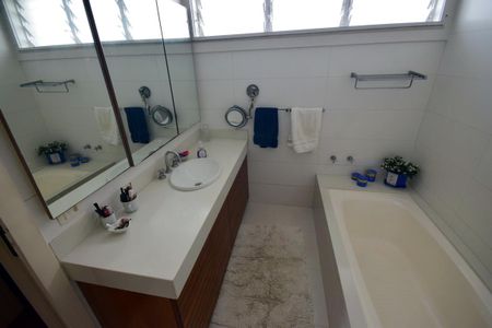 Casa de condomínio à venda com 650m², 4 quartos e 4 vagasBanheiro Suíte Principal