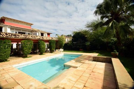 Casa de condomínio à venda com 650m², 4 quartos e 4 vagasPiscina