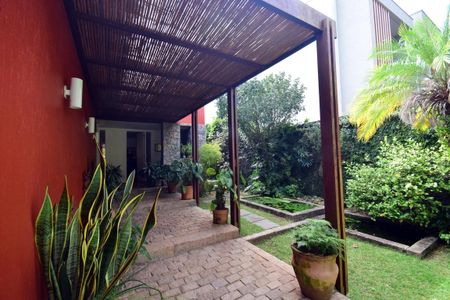 Casa de condomínio à venda com 650m², 4 quartos e 4 vagasEntrada