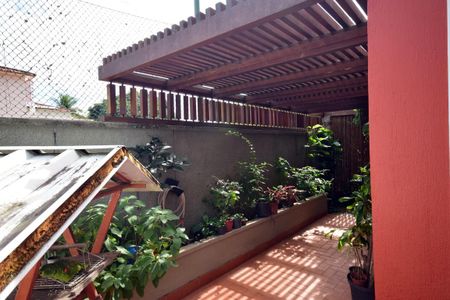 Casa de condomínio à venda com 650m², 4 quartos e 4 vagasCorredor lateral