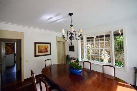 Casa de condomínio à venda com 650m², 4 quartos e 4 vagasSala