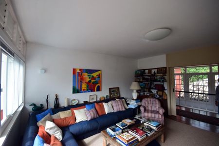 Casa de condomínio à venda com 650m², 4 quartos e 4 vagasCobertura /Sala