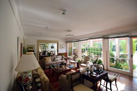 Casa de condomínio à venda com 650m², 4 quartos e 4 vagasSala