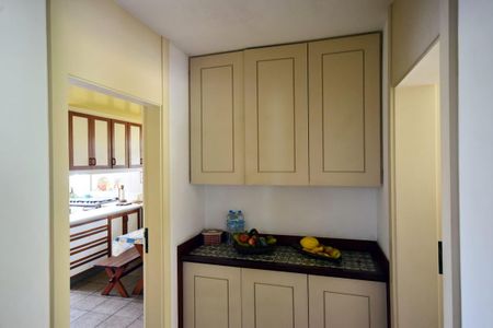 Casa de condomínio à venda com 650m², 4 quartos e 4 vagasCorredor