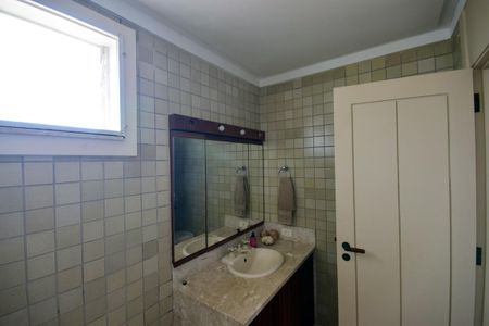 Casa de condomínio à venda com 650m², 4 quartos e 4 vagasBanheiro Suíte 1