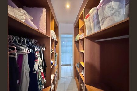 Apartamento à venda com 177m², 4 quartos e 2 vagasSuíte - Closet
