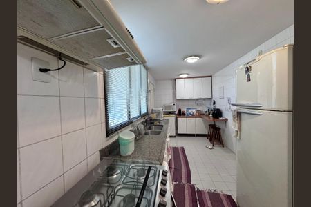Apartamento à venda com 177m², 4 quartos e 2 vagasCozinha e Área de Serviço