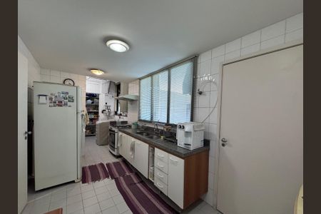 Apartamento à venda com 177m², 4 quartos e 2 vagasCozinha e Área de Serviço