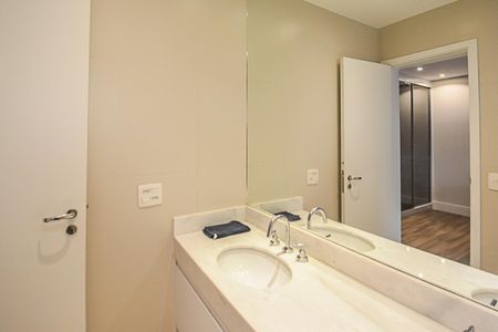 Apartamento à venda com 151m², 4 quartos e 2 vagasBanheiro da Suíte