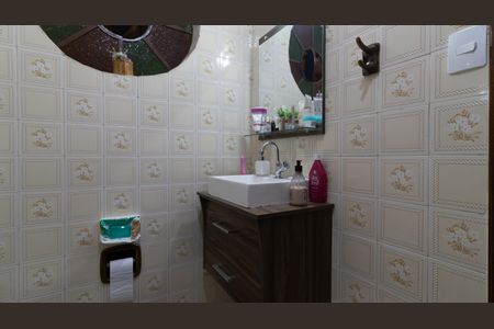 Casa à venda com 174m², 3 quartos e 3 vagasBanheiro 