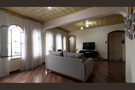 Sala de casa à venda com 3 quartos, 174m² em Vila Nhocuné, São Paulo