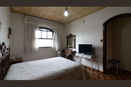 Casa à venda com 174m², 3 quartos e 3 vagasSuíte