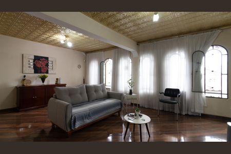 Sala de casa à venda com 3 quartos, 174m² em Vila Nhocuné, São Paulo