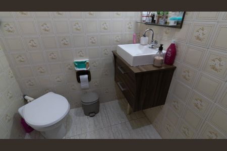 Casa à venda com 174m², 3 quartos e 3 vagasBanheiro 