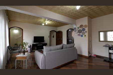 Casa à venda com 174m², 3 quartos e 3 vagasSala