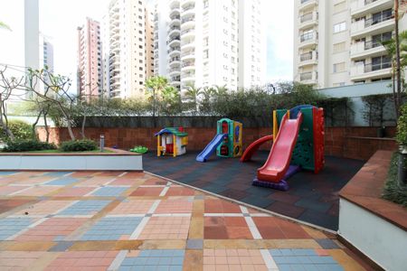 Apartamento à venda com 98m², 3 quartos e 2 vagasÁrea comum - Playground