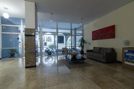 Apartamento à venda com 194m², 3 quartos e 2 vagas Apartamento à venda com 194m², 3 quartos e 2 vagasHall de entrada
