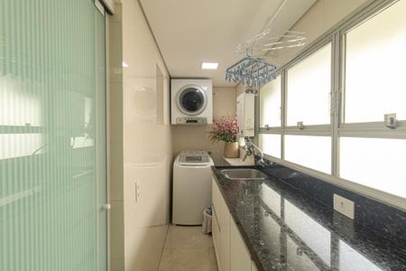 Apartamento à venda com 194m², 3 quartos e 2 vagas Apartamento à venda com 194m², 3 quartos e 2 vagasÁrea de Serviço