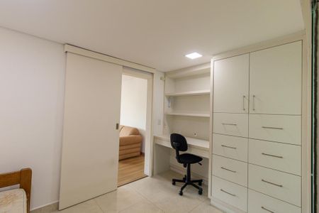 Apartamento à venda com 194m², 3 quartos e 2 vagas Apartamento à venda com 194m², 3 quartos e 2 vagasEscritório