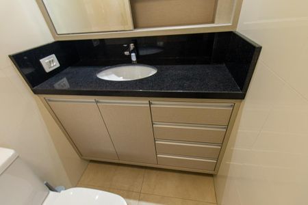 Apartamento à venda com 194m², 3 quartos e 2 vagas Apartamento à venda com 194m², 3 quartos e 2 vagasBanheiro da Suíte