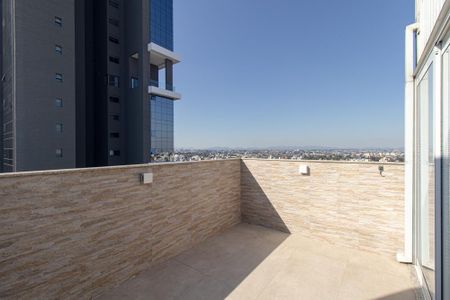 Apartamento à venda com 194m², 3 quartos e 2 vagas Apartamento à venda com 194m², 3 quartos e 2 vagasTerraço