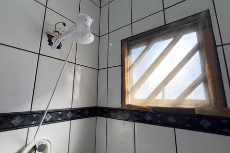 Casa à venda com 389m², 4 quartos e 8 vagas Casa à venda com 389m², 4 quartos e 8 vagasBanheiro da Suíte 2