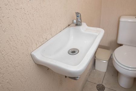 Casa à venda com 78m², 2 quartos e 2 vagasLavabo