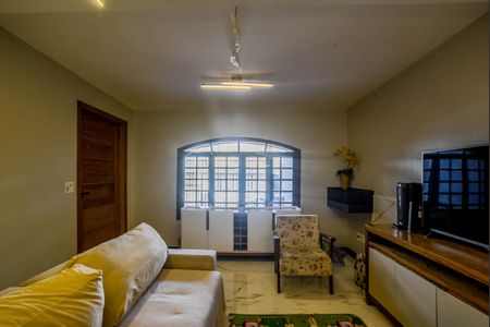 Casa à venda com 210m², 3 quartos e 2 vagas Casa à venda com 210m², 3 quartos e 2 vagasSala