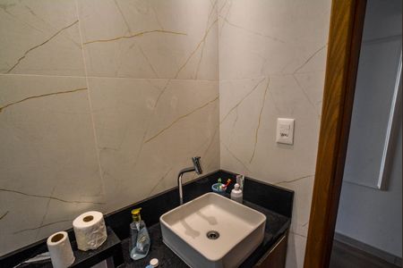 Casa à venda com 210m², 3 quartos e 2 vagas Casa à venda com 210m², 3 quartos e 2 vagasBanheiro Social