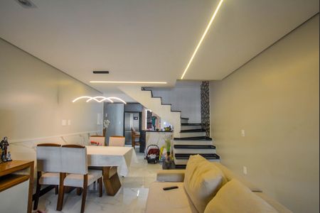 Casa à venda com 210m², 3 quartos e 2 vagas Casa à venda com 210m², 3 quartos e 2 vagasSala