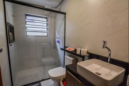 Casa à venda com 210m², 3 quartos e 2 vagas Casa à venda com 210m², 3 quartos e 2 vagasBanheiro Social