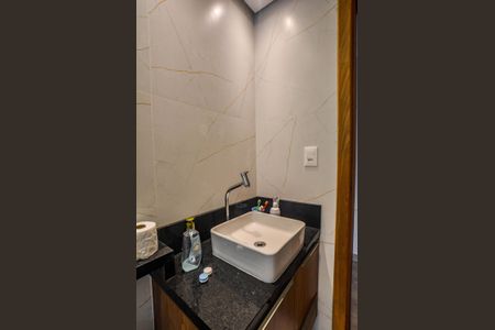 Casa à venda com 210m², 3 quartos e 2 vagas Casa à venda com 210m², 3 quartos e 2 vagasBanheiro Social